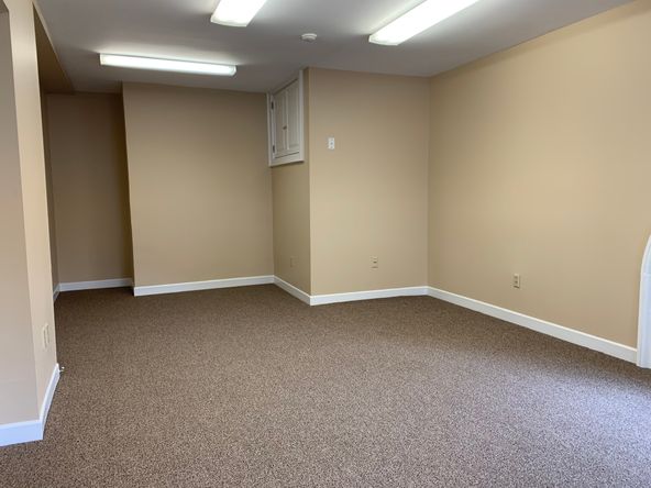 Amesbury Building : 100 Main St, Amesbury, MA 01913